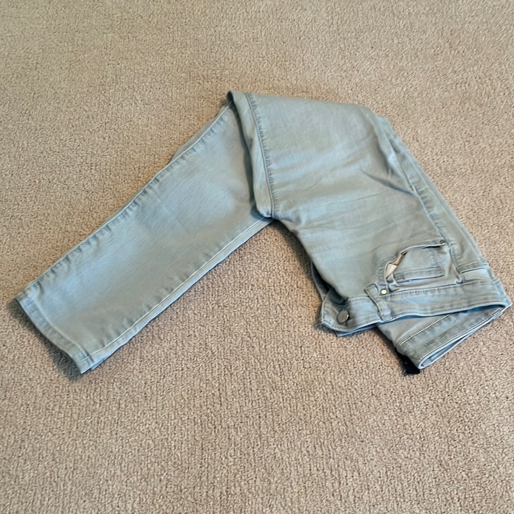 Women’s APT. 9 Essentials Straight Capris